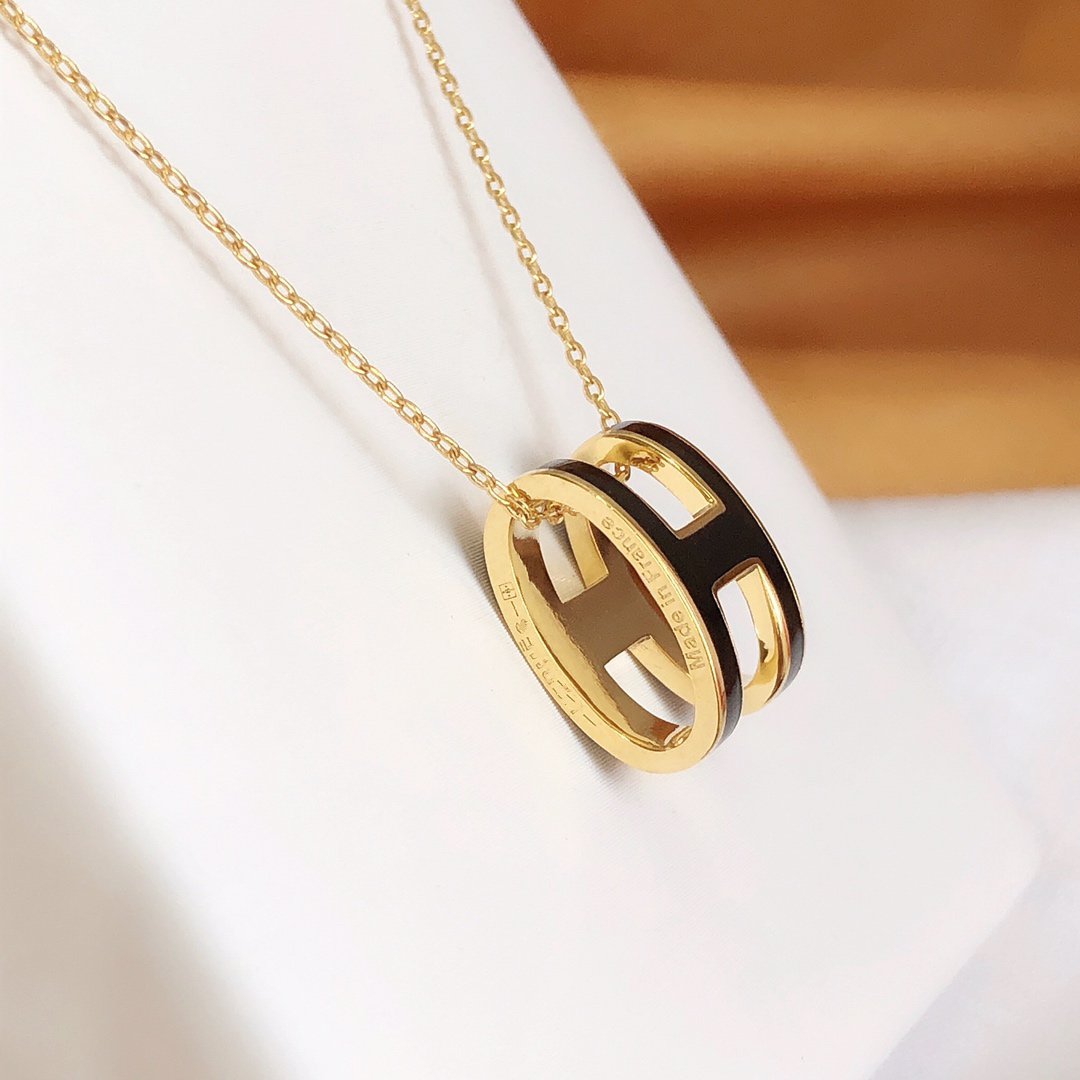 [⭐Haelin Jewelry]HM CLIC BLACK ENAMEL GOLD NECKLACE