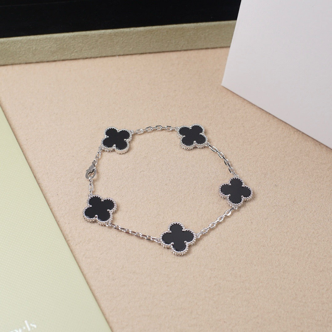 [⭐Haelin Jewelry] CLOVER 5 MOTIF ONYXS BRACELET COLLECTION