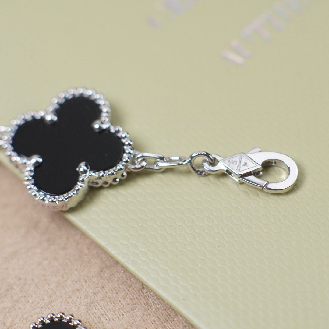 [⭐Haelin Jewelry] CLOVER 5 MOTIF ONYXS BRACELET COLLECTION