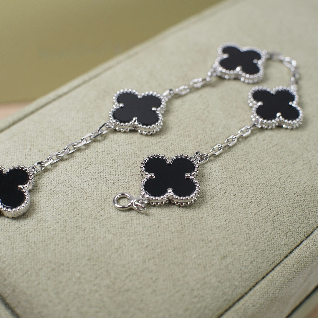 [⭐Haelin Jewelry] CLOVER 5 MOTIF ONYXS BRACELET COLLECTION
