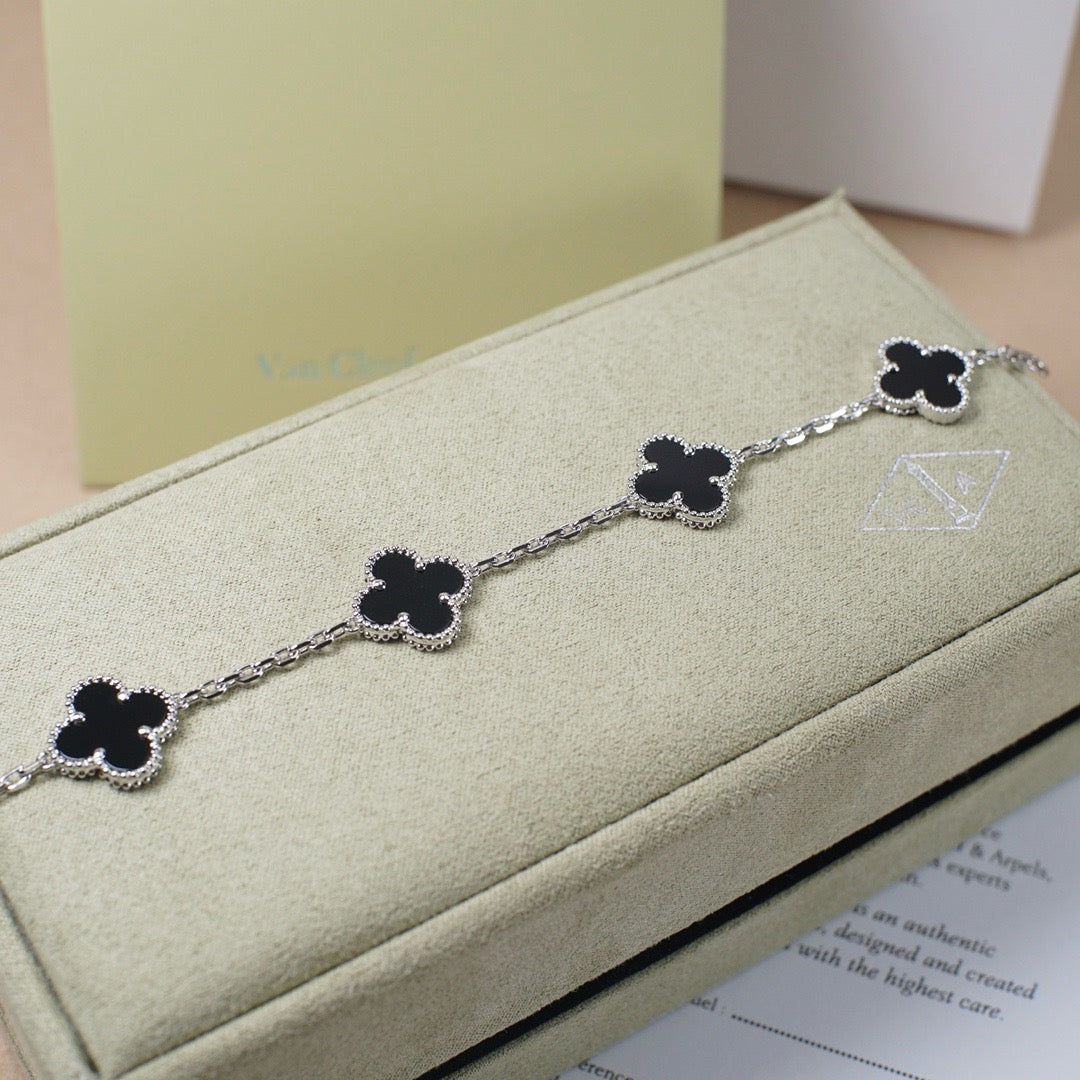 [⭐Haelin Jewelry] CLOVER 5 MOTIF ONYXS BRACELET COLLECTION