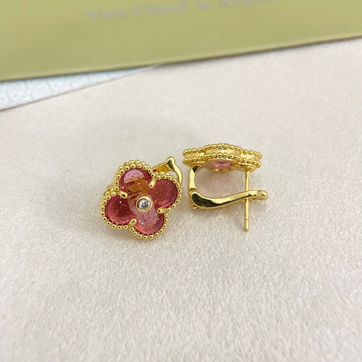 [⭐Haelin Jewelry]2026 NEW  CLOVER 1 MOTIFPINK ENAMEL STUD EARRINGS WITH DIAMONDS2
