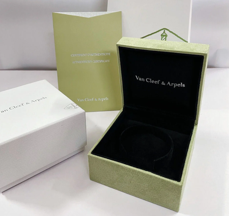 [⭐Haelin Jewelry]CLOVER 15MM LASER NECKLACE AND BOX