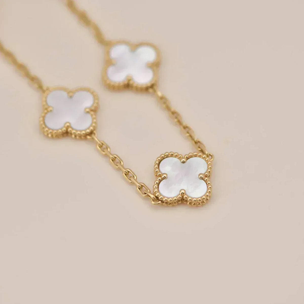 [⭐Haelin Jewelry]CLOVER WHITE PEARL MOP 5 MOTIF BRACELET COLLECTION