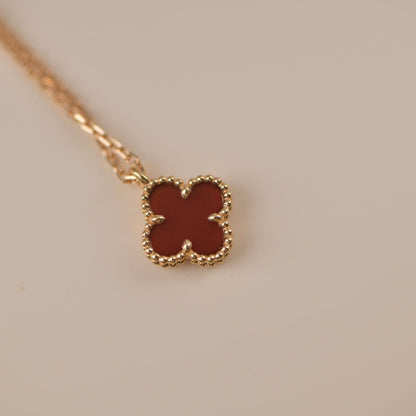[⭐Haelin Jewelry]CLOVER MINI 9.5MM WHITE CARNELIANS NECKLACE