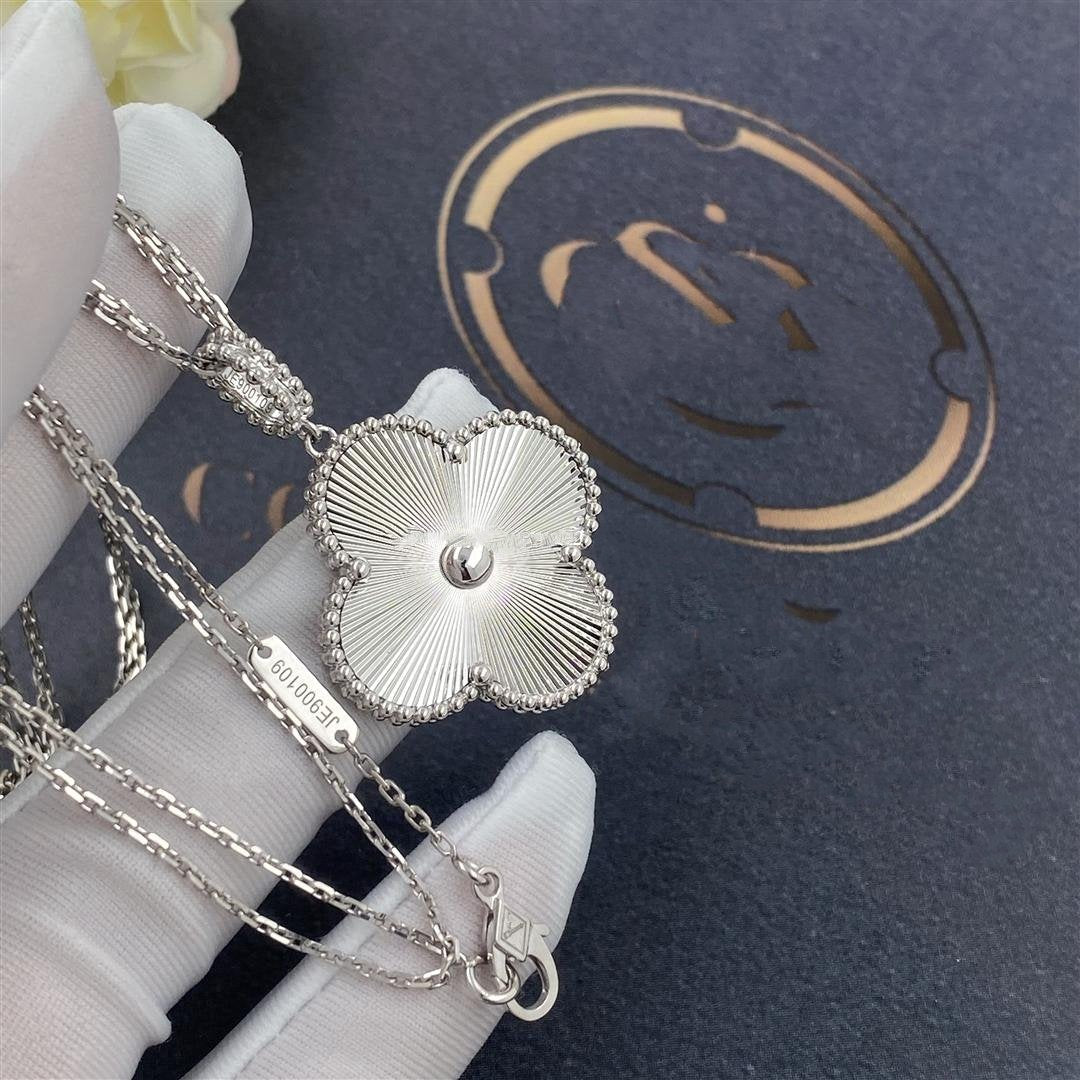 [⭐Haelin Jewelry]CLOVER 25MM SILVER BIG CLOVER NECKLACE