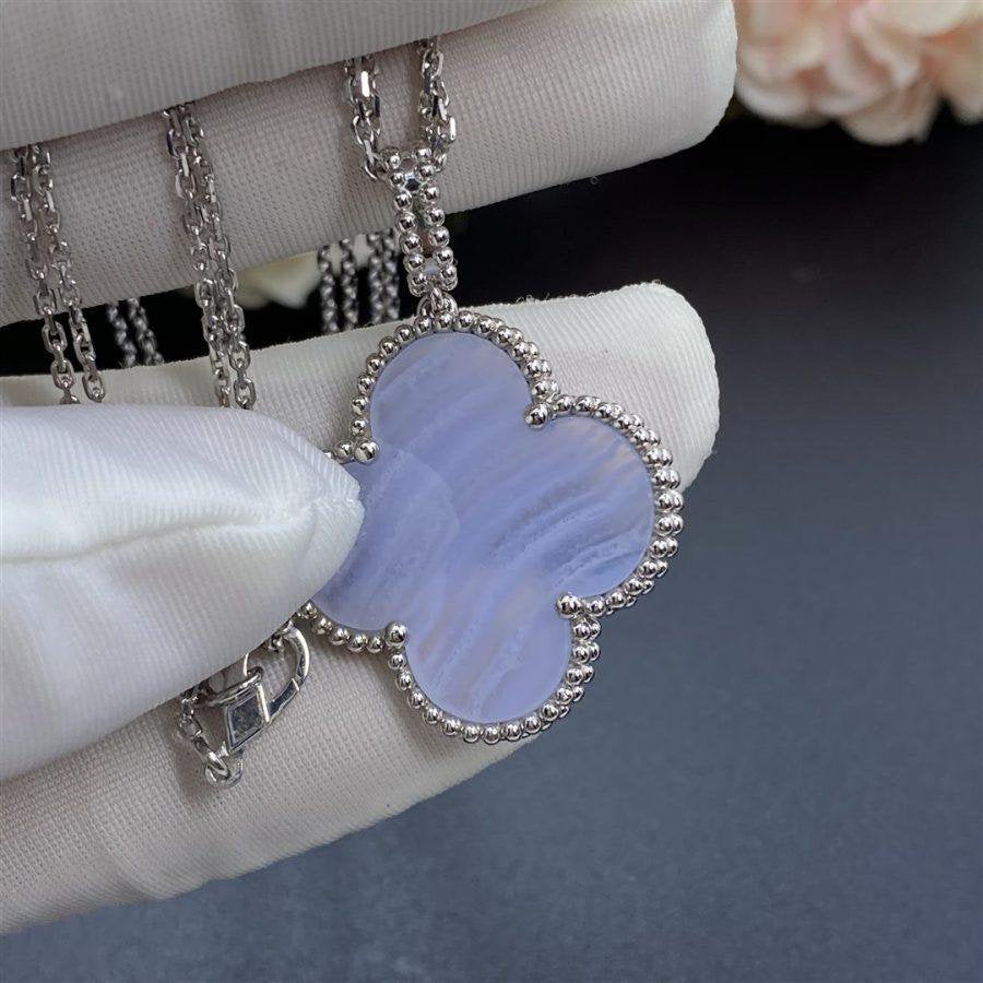[⭐Haelin Jewelry]CLOVER SILVER CHALCEDONY BIG CLOVER NECKLACE
