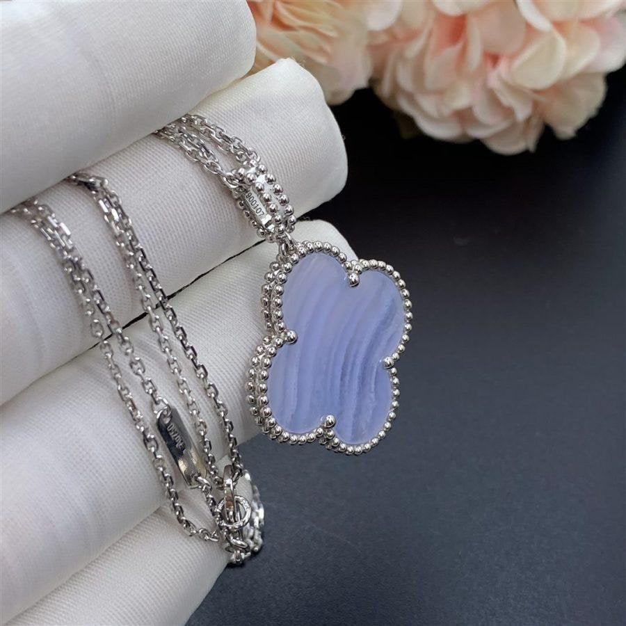 [⭐Haelin Jewelry]CLOVER SILVER CHALCEDONY BIG CLOVER NECKLACE