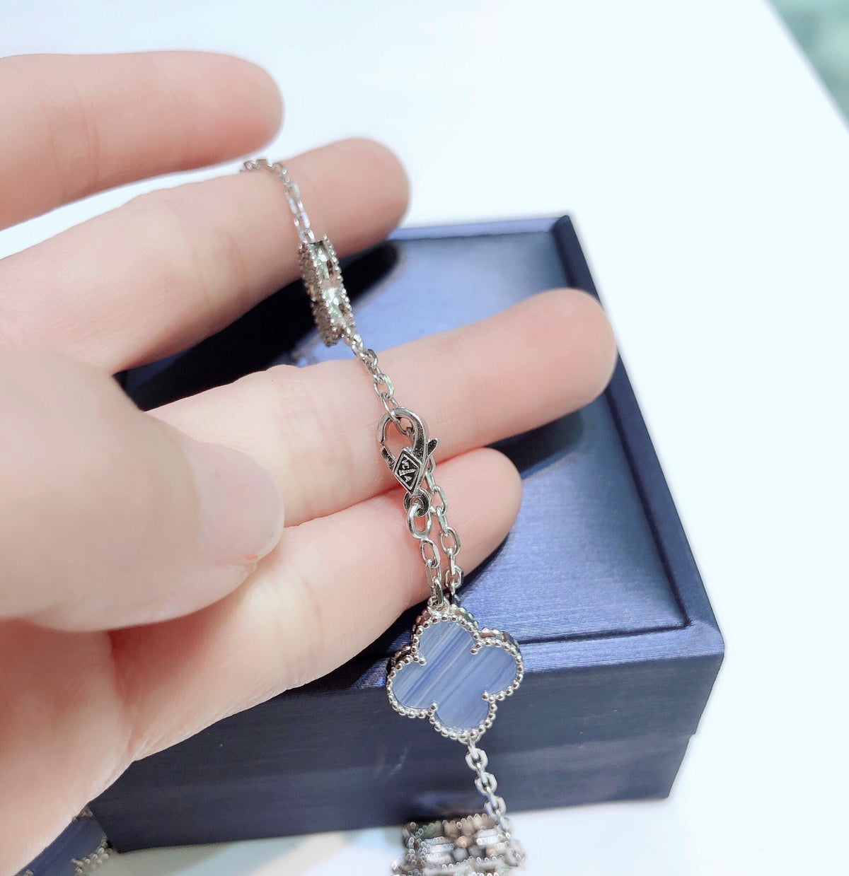 [⭐Haelin Jewelry]CLOVER 10 MOTIFS CHALCEDONY DIAMONDS SILVER NECKLACE