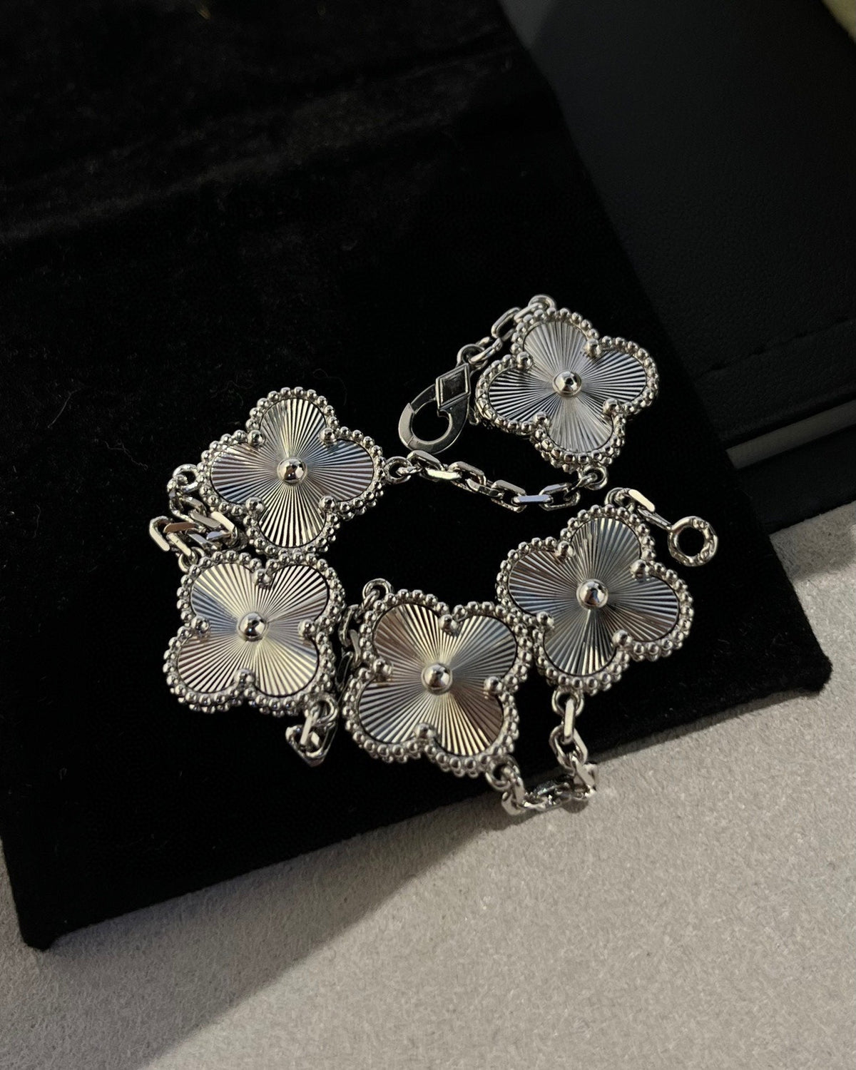 [⭐Haelin Jewelry] CLOVER 5 MOTIF LASER BRACELET COLLECTION